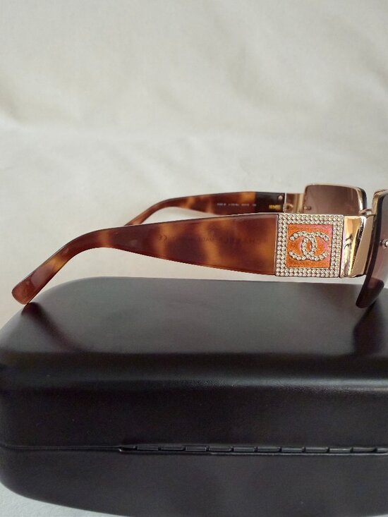 Chanel Vintage Interlocking CC Logo Brown & Gold Tortoiseshell Sunglasses 4095-B